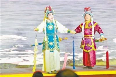 2025郑州微短剧高质量发展大会点映晚会举行 讲好郑州故事 传播中原文化